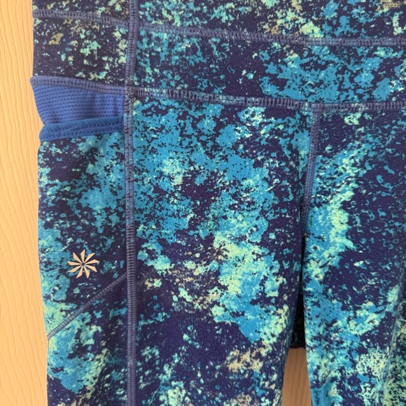 Athleta Splatter Be Free Knicker Crop Leggings Blue print size X-Small cropped - Picture 3 of 8